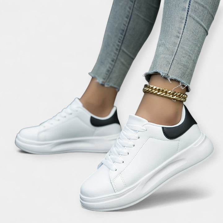 Zapatillas de piel blanca