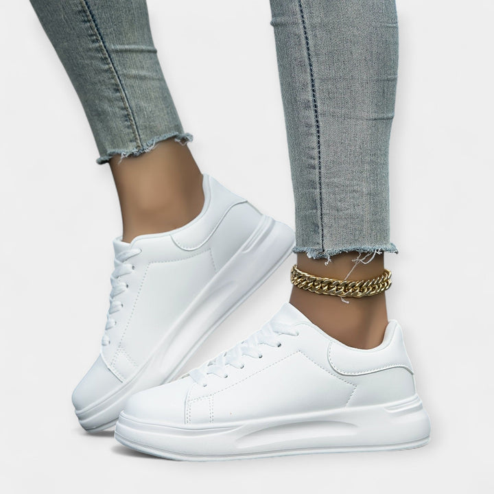 Zapatillas de piel blanca