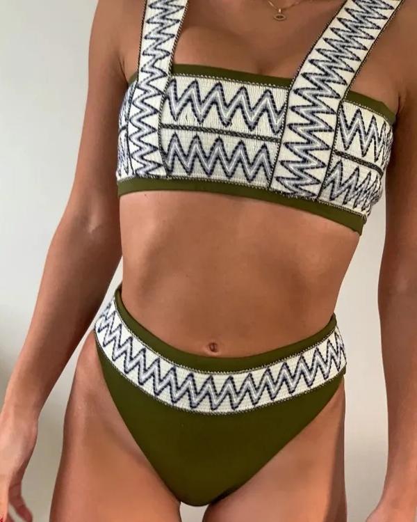 Úrsula– Elegancia Deportiva para Días de Playa