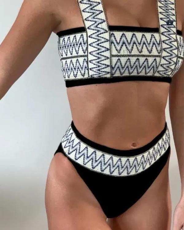 Úrsula– Elegancia Deportiva para Días de Playa