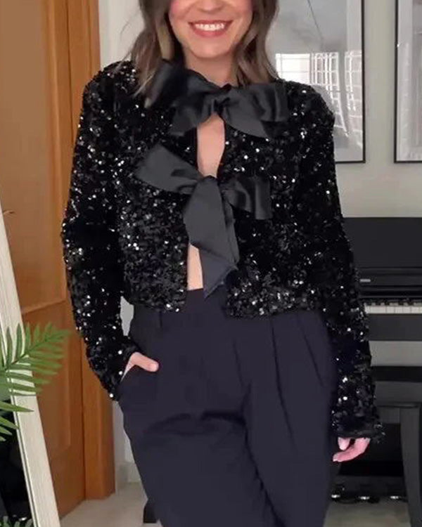 Chaqueta Elegante Brillante con Detalles de Pajarita Negra