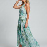 Adriana | Vestido Midi de Patrón Floral con Pliegues y Cuello Halter