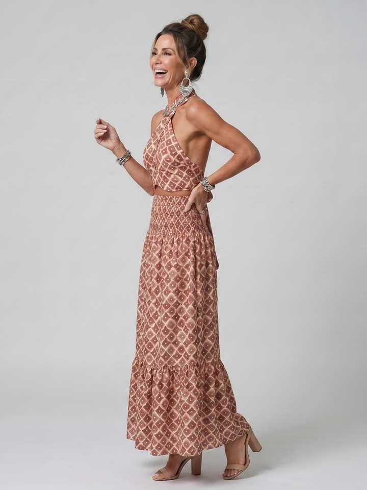 Amira | Vestido Midi Cortado con Estampado Geométrico y Cuello Halter Cruzado