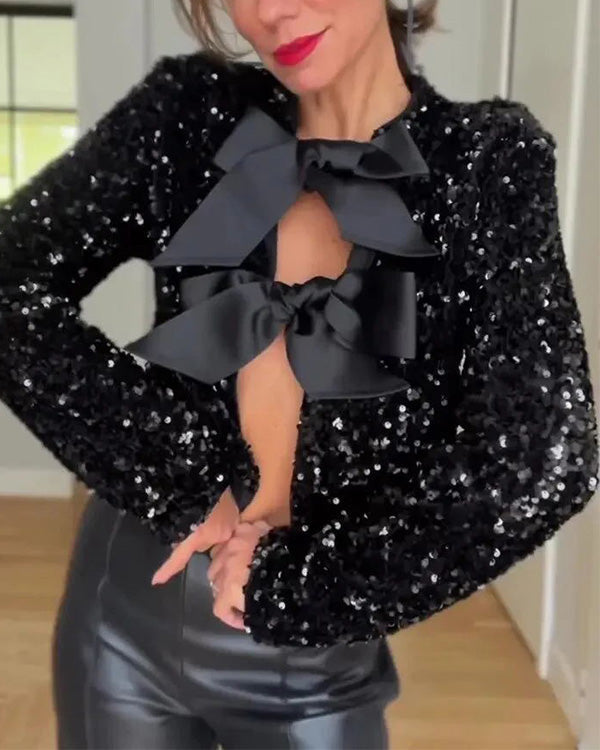 Chaqueta Elegante Brillante con Detalles de Pajarita Negra