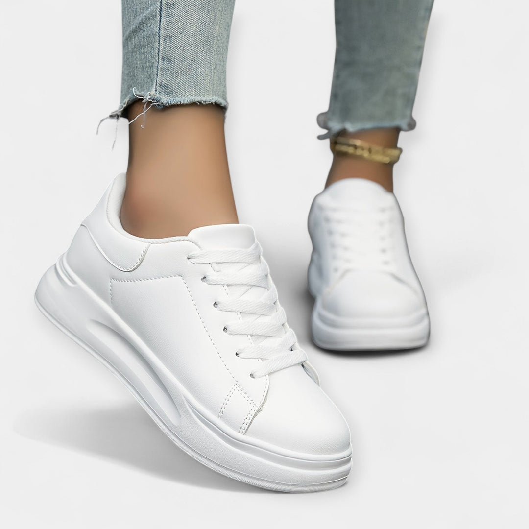 Zapatillas de piel blanca