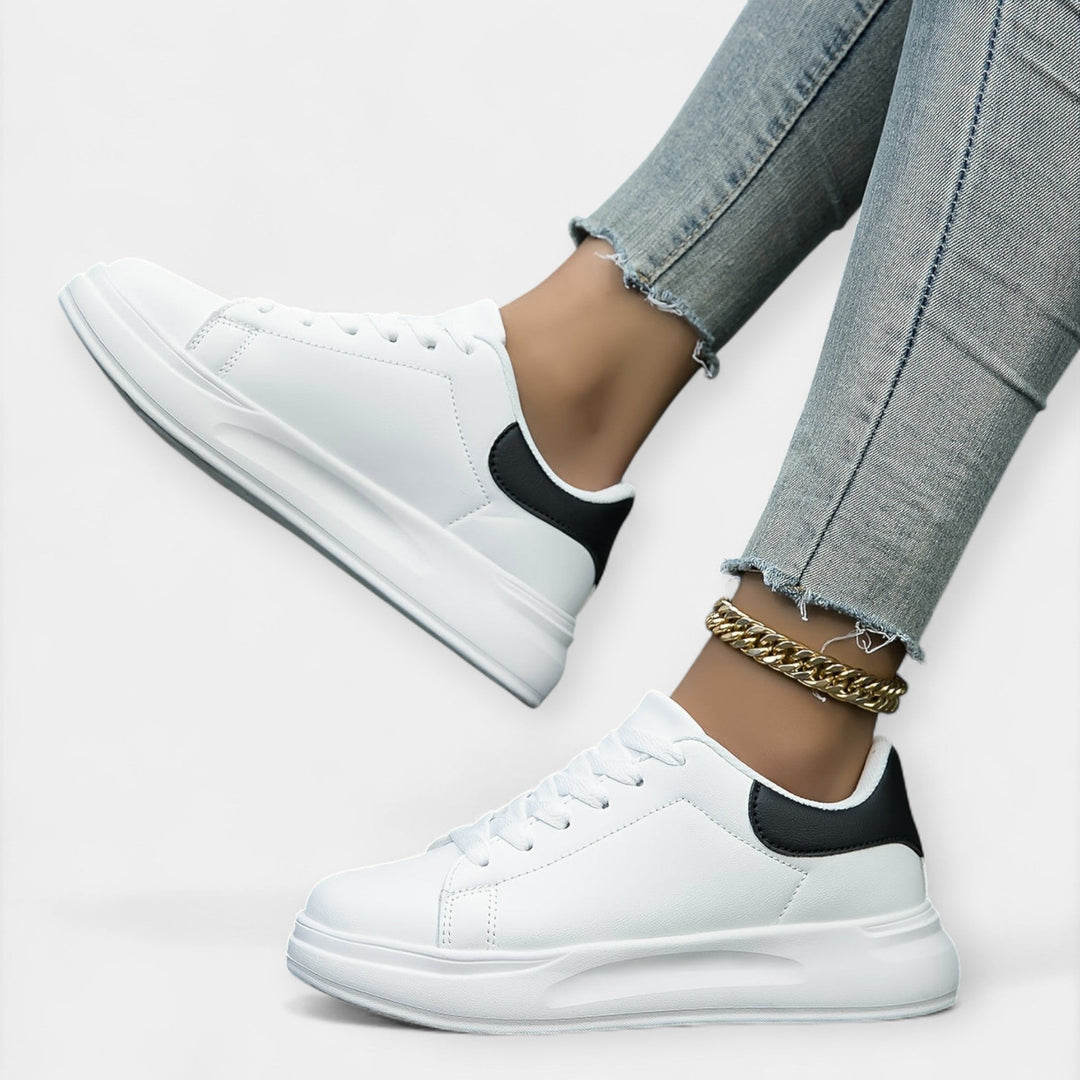 Zapatillas de piel blanca