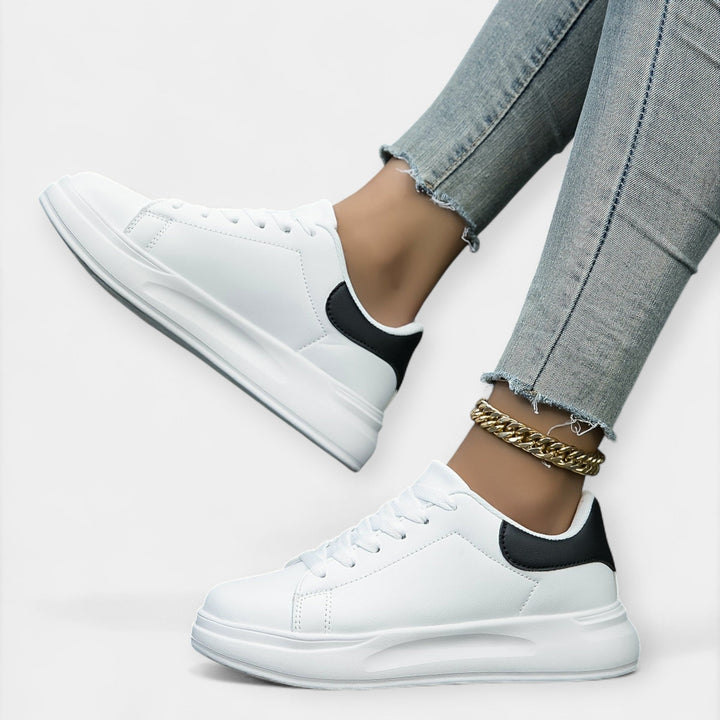 Zapatillas de piel blanca