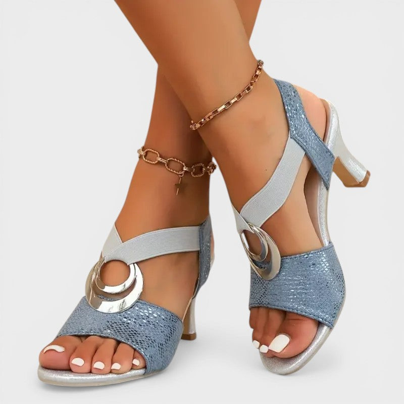 Sandalia de tacón con detalle de anilla para mujer