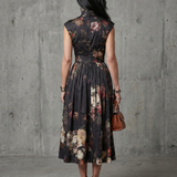 Paloma | Vestido Midi Plisado Floral con Cuello Alto y Abertura