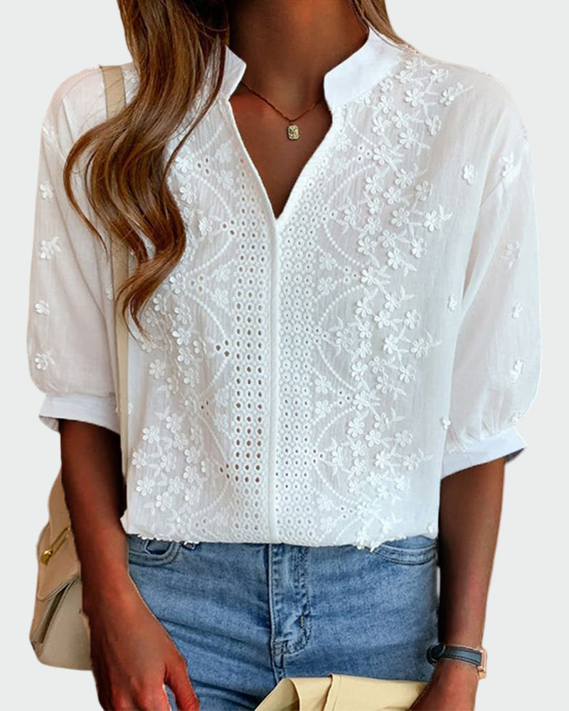 Blusa con Detalles de Encaje y Mangas Abullonadas