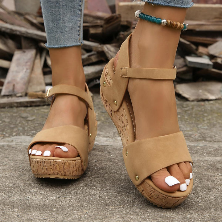 Sandalia de plataforma con tobillera para mujer