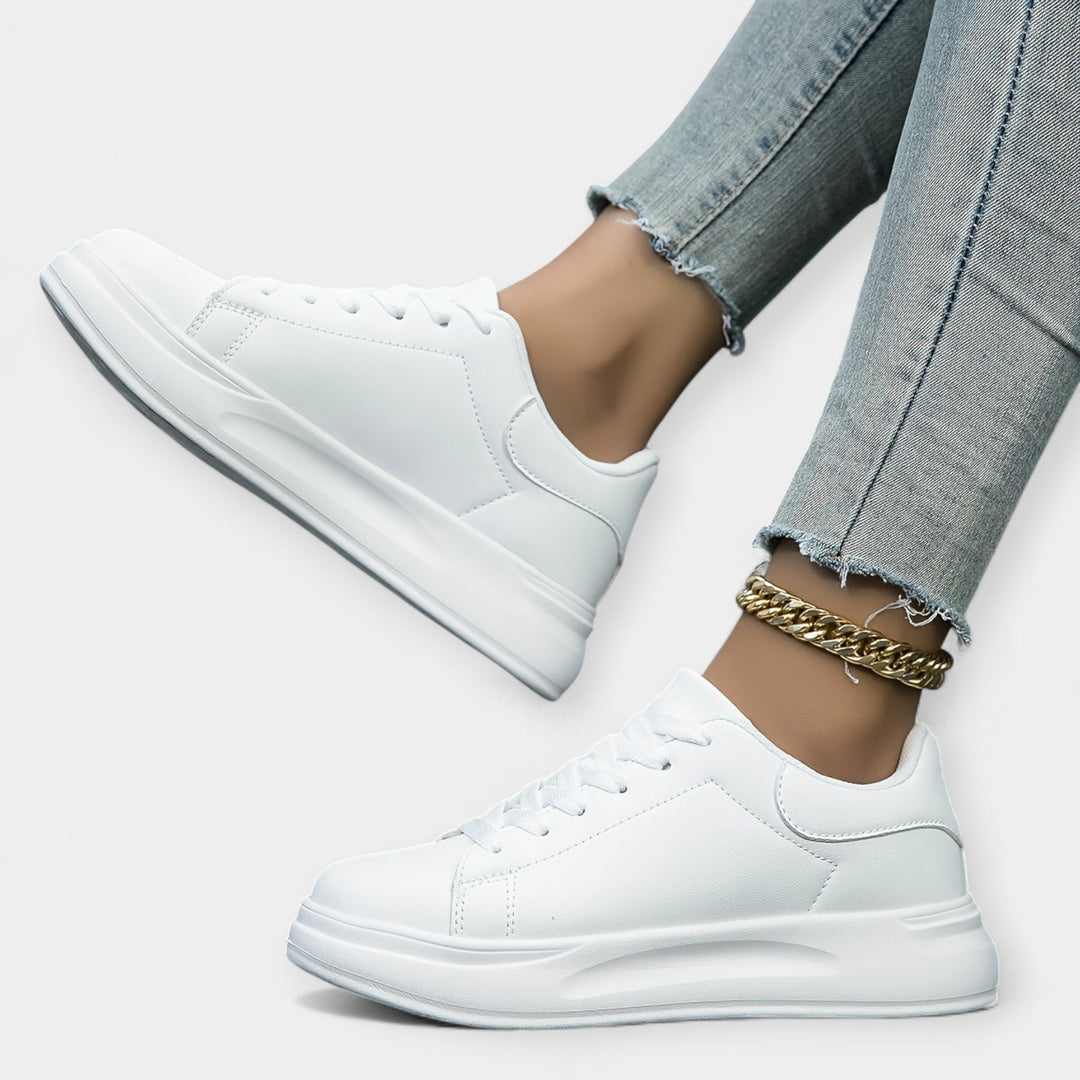 Zapatillas de piel blanca