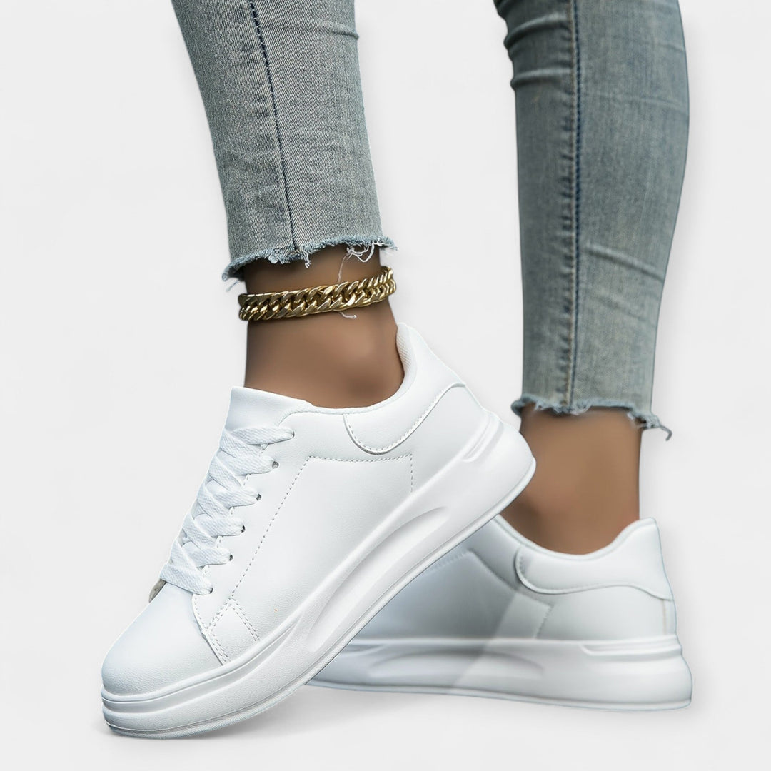 Zapatillas de piel blanca
