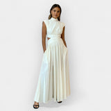 Vestido de Noche con Cut-Outs y Cuello Cerrado