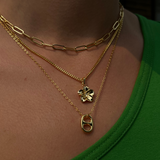 Collar con colgante de flor de hibisco