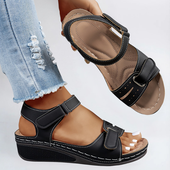 Sandalia de cuña con tiras ajustables para mujer