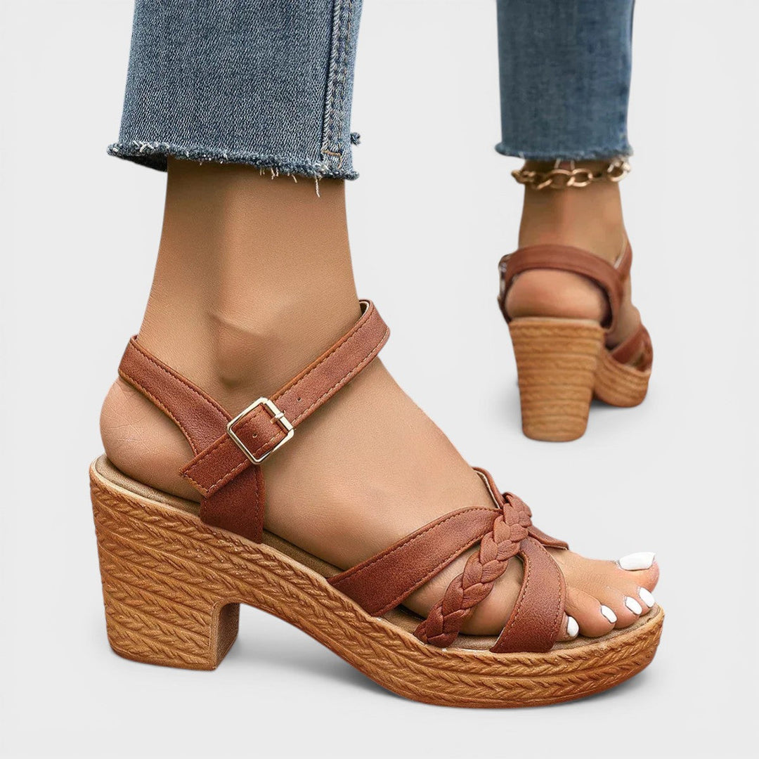 Sandalia de tacón con tiras para mujer