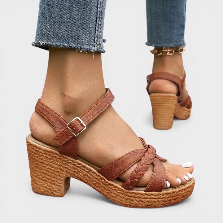 Sandalia de tacón con tiras para mujer