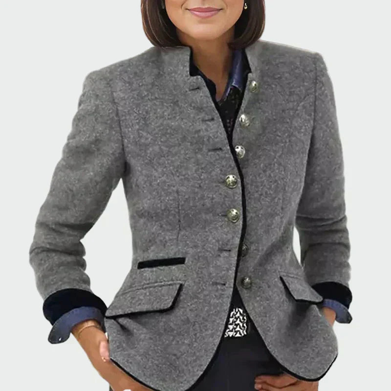 Aino - Stylish Short Blazer with Convenient Pockets
