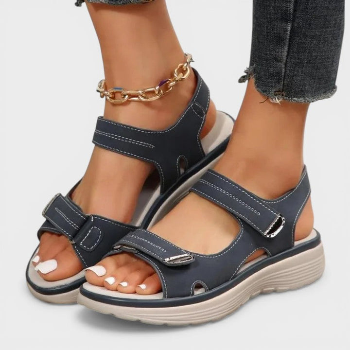 Sandalia ortopédica con velcro para mujer