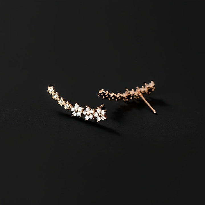 Valeria™ – Pendientes Trepadores de Brillo Floral