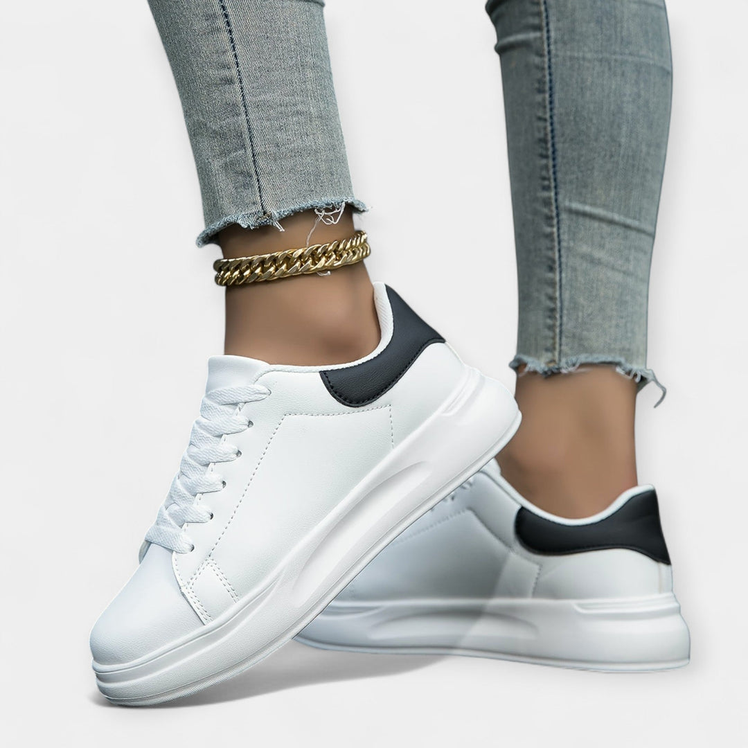 Zapatillas de piel blanca