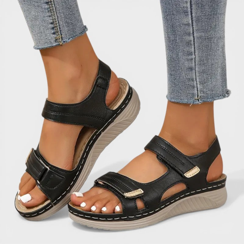 Sandalia ortopédica con velcro para mujer
