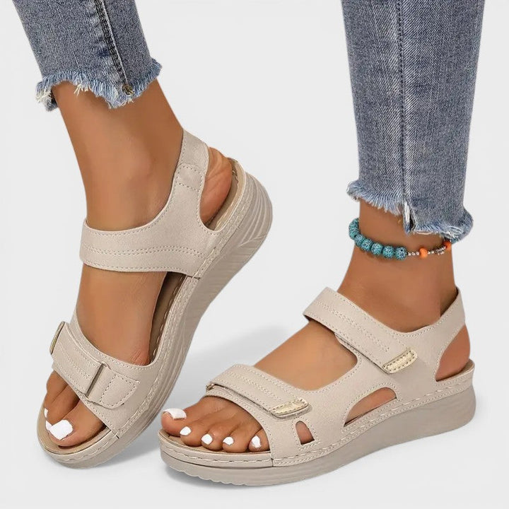 Sandalia ortopédica con velcro para mujer