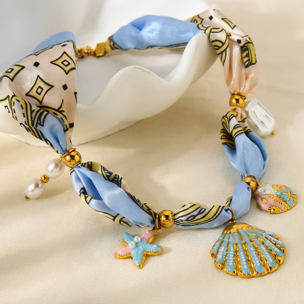 Marbella™ – Collar Mediterráneo de Seda y Conchas
