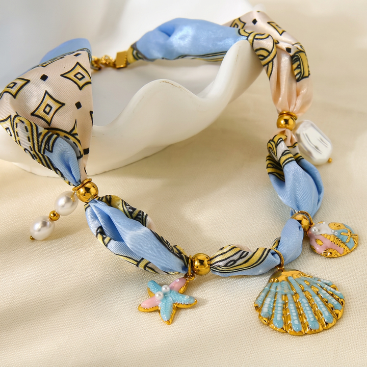 Marbella™ – Collar Mediterráneo de Seda y Conchas