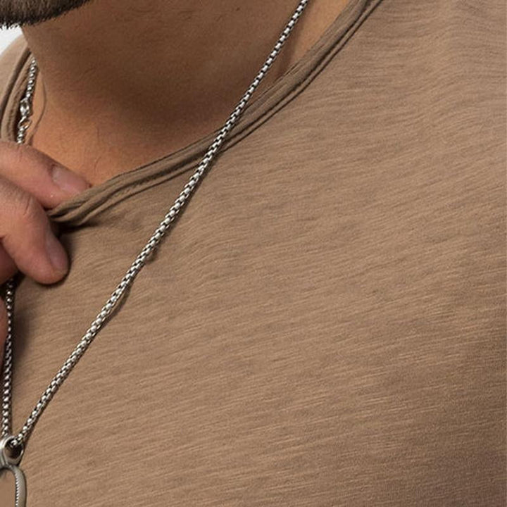 Camiseta de manga larga de color liso con cuello redondo para hombre
