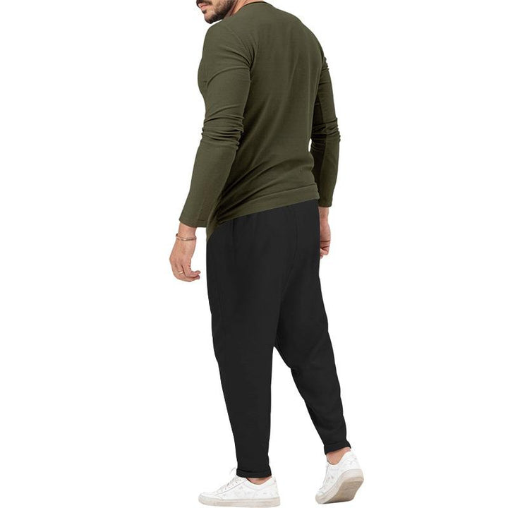 Conjunto informal de camiseta Henley de manga larga y pantalón para hombre.