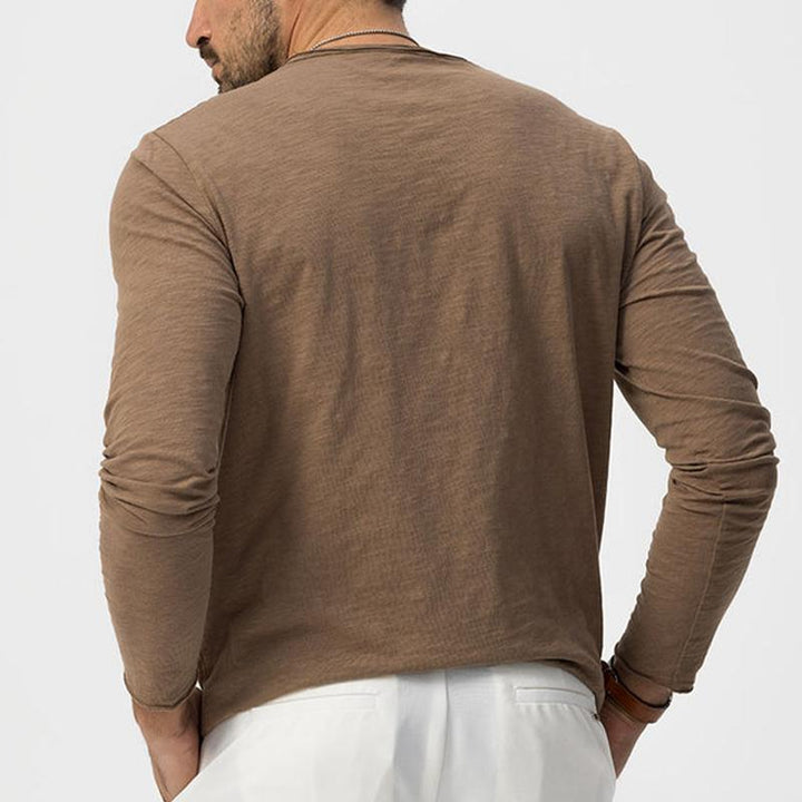 Camiseta de manga larga de color liso con cuello redondo para hombre
