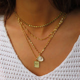 Collar con colgante de sol radiante